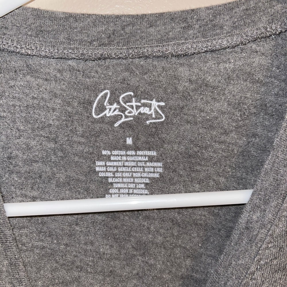 t-shirt - Picture 2 of 3